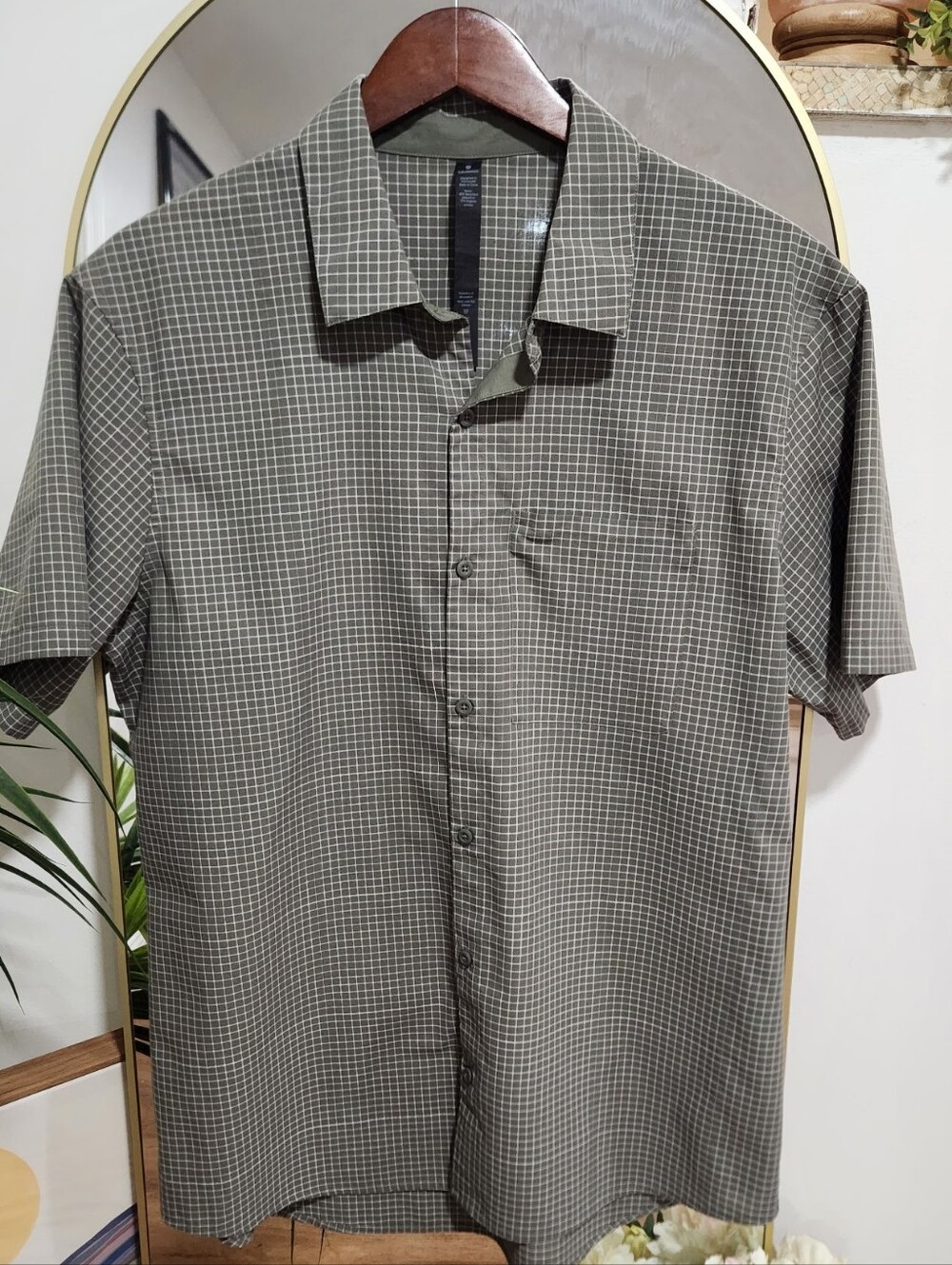 Lululemon Mens XL Lightweight Button Down Shirt Gray Grid Check Short Sleeve